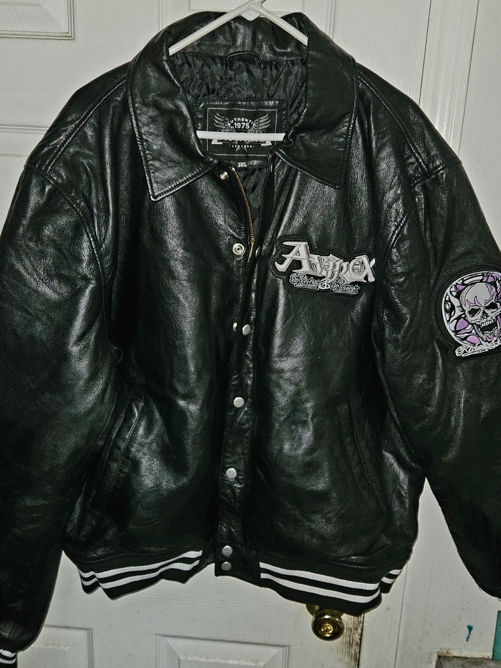Avirex Black Leather Bomber Jacket with Embroidered Skull Back - Picture 2 of 8